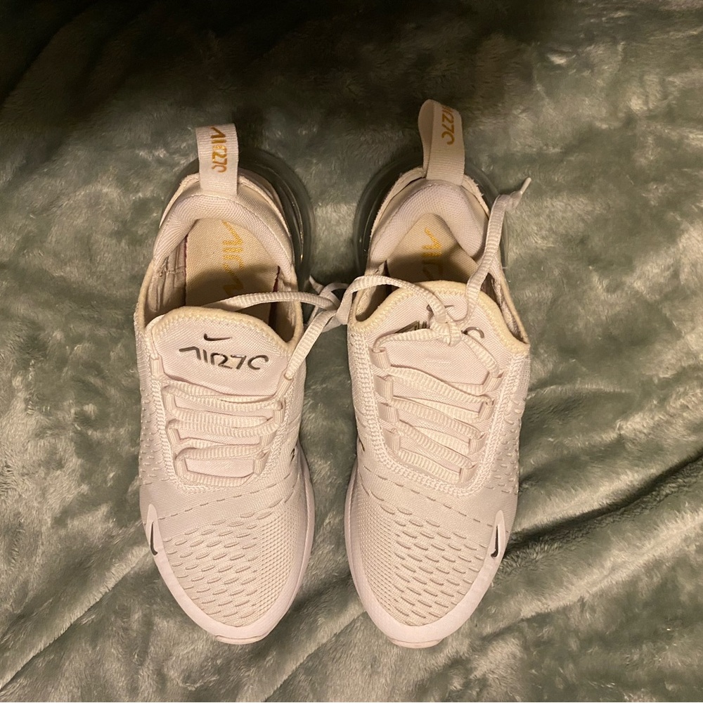 Nike Airmax 270 size 7 1/2 silver and gold